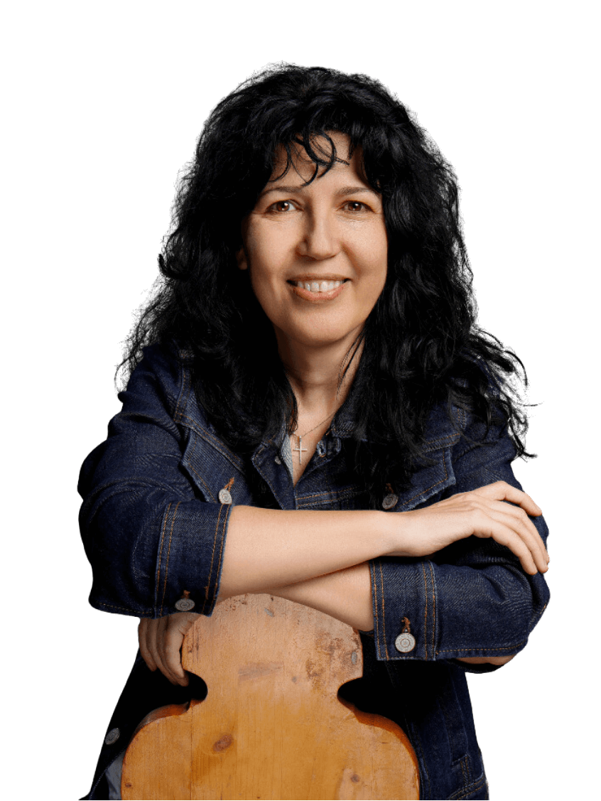 Madalina-Petre-no-background-carte